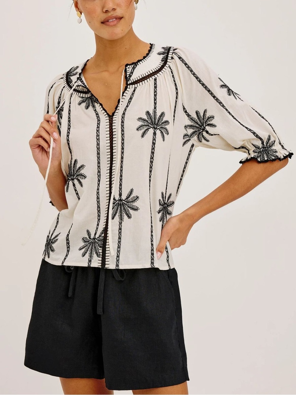 Rails - Belina Short Sleeve Top in Embroidered Palms Size Large